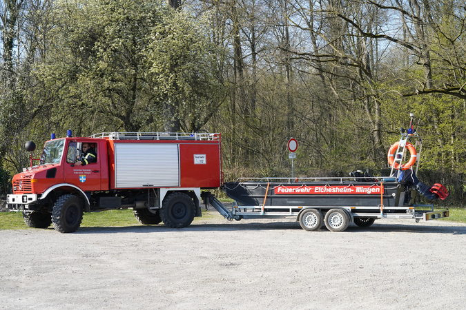 Tanklöschfahrzeug TLF 8/18 mit Trailer und Rettungsboot 2